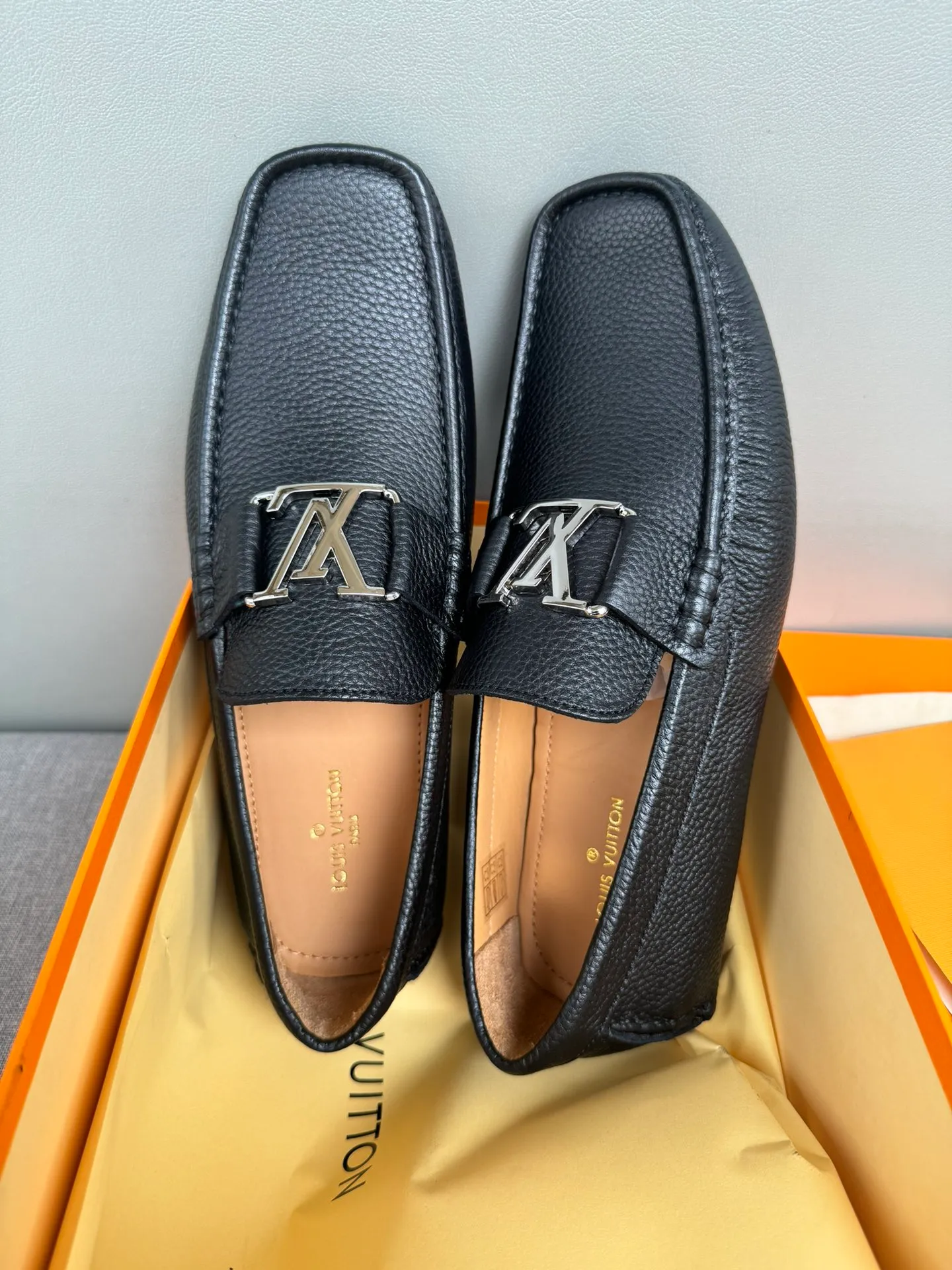 Batch 740💰[strong][strong][strong] Original order quality, new models at the counter, LV Louis Vuitton counter new models, handmade men's driving shoes, bean shoes, slip-on shoes, lazy shoes, exquisite hand-stitching, workmanship details comparable to the counters, Italian imported pebbled cowhide, water-dyed cowhide lining, sweat-absorbent and deodorant, black, 39-44 in large quantities in stock (38, 45 custom-made)